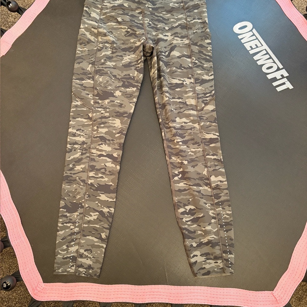 Ladies Lululemon Camouflage Leggings